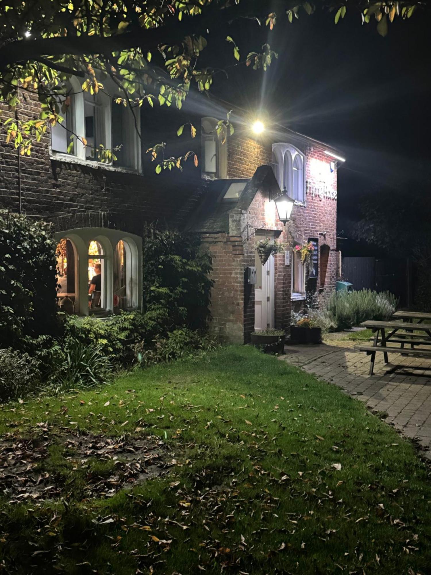 The Flying Horse Inn Boughton Aulph Exterior foto